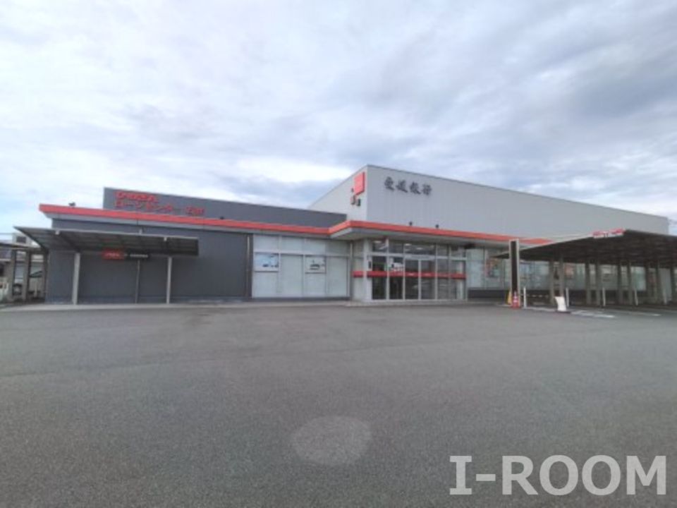 近くの愛媛銀行 ローンセンター石井まで746m（徒歩10分）