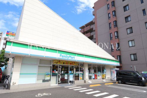 近くのファミリーマートまで2,174m（徒歩28分）