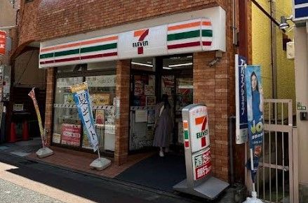 近くのセブンイレブン 明大前すずらん通り店まで336m(徒歩5分)
