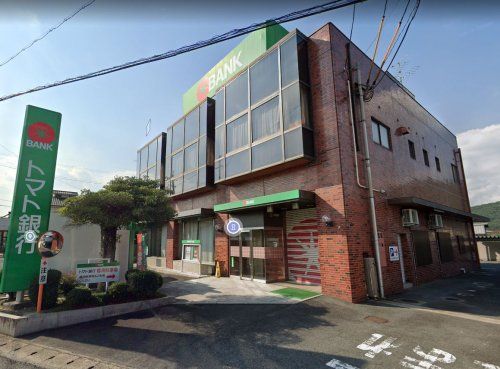 近くのトマト銀行吉備津支店まで371m（徒歩5分）
