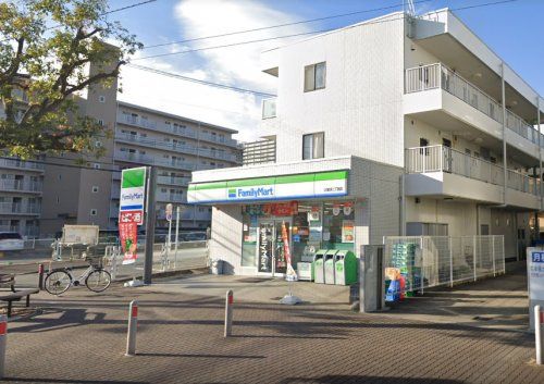 近くのファミリーマート 久里浜二丁目店まで724m（徒歩10分）
