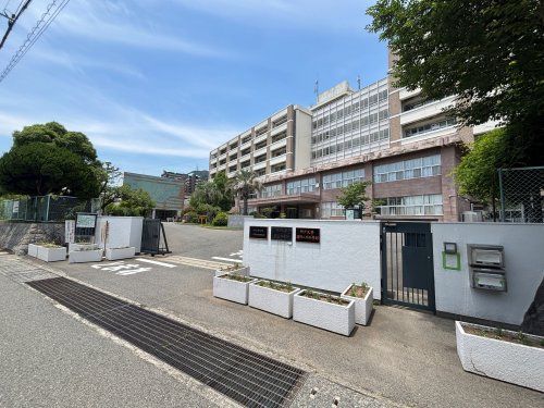 近くの神戸大学 発達科学部・人間発達環境学研究科 総務係まで433m（徒歩6分）