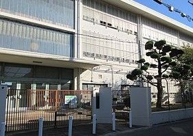 近くの大東市南郷小学校まで241m(徒歩4分)
