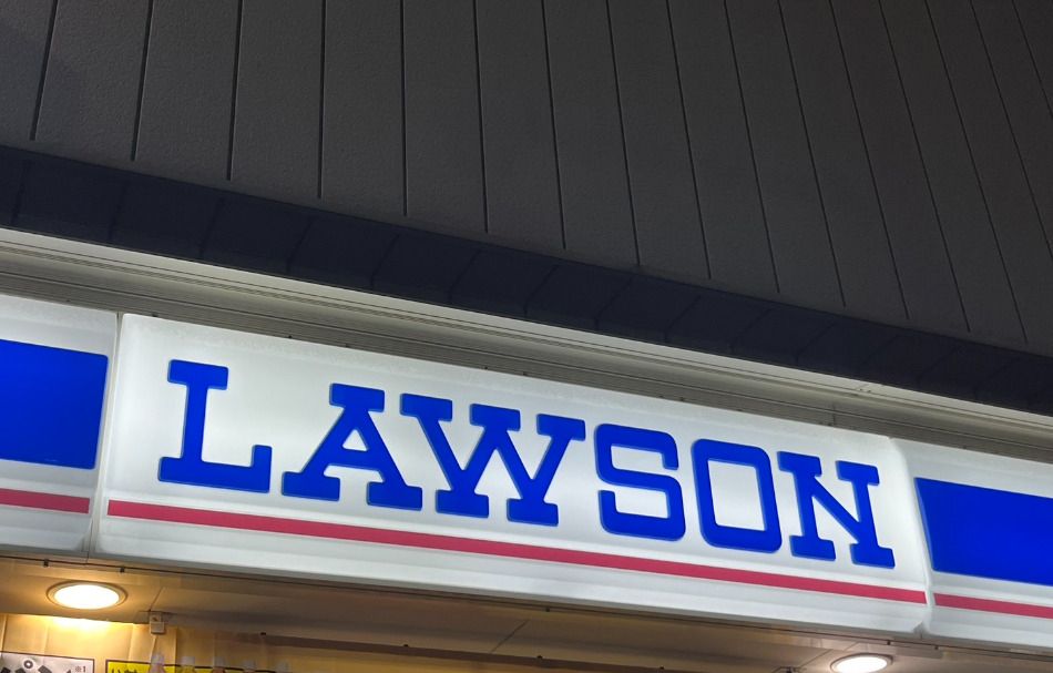 近くのローソン・スリーエフ 中野弥生町店まで156m（徒歩2分）