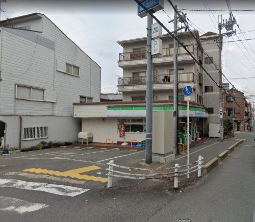 近くのファミリーマート 寝屋川石津南町店まで487m(徒歩7分)