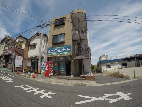 近くのコインランドリーグロリア吉富店まで552m（徒歩7分）