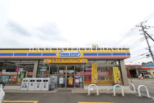 近くのミニストップ国分寺戸倉店まで879m(徒歩11分)