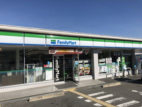 近くのファミリーマート 京田辺市役所前店まで460m(徒歩6分)