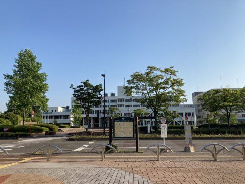 近くの泉区役所まで874m（徒歩11分）