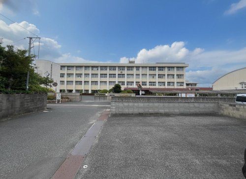 近くの岡山県立総社高校まで817m（徒歩11分）