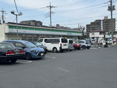 近くのファミリーマート さいたま白幡店まで522m(徒歩7分)