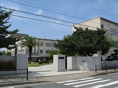 近くの大阪市立淀商業高等学校まで923m（徒歩12分）