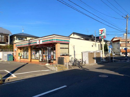 近くのセブンイレブン 仙台桜ヶ丘六丁目店まで587m(徒歩8分)
