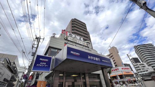 近くのみずほ銀行ATMコーナー つつじヶ丘駅前出張所まで816m（徒歩11分）