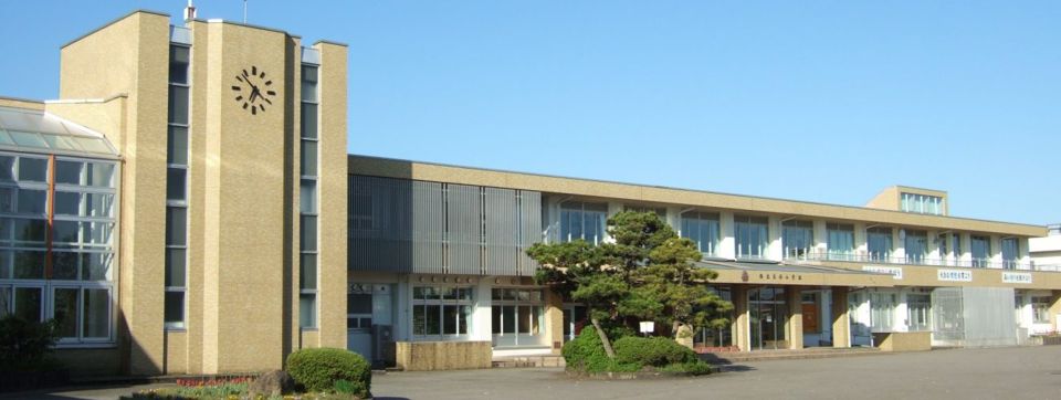 近くの南砺市立福光東部小学校まで446m(徒歩6分)
