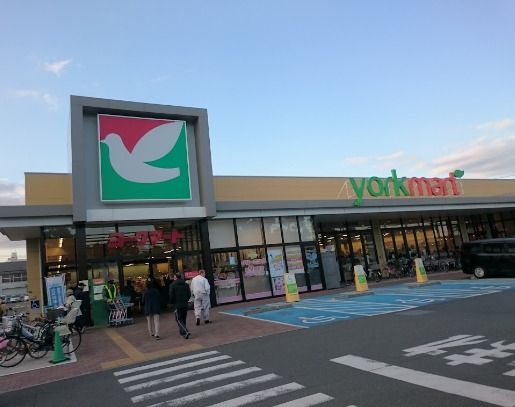 近くのヨークマート 六浦店まで553m（徒歩7分）