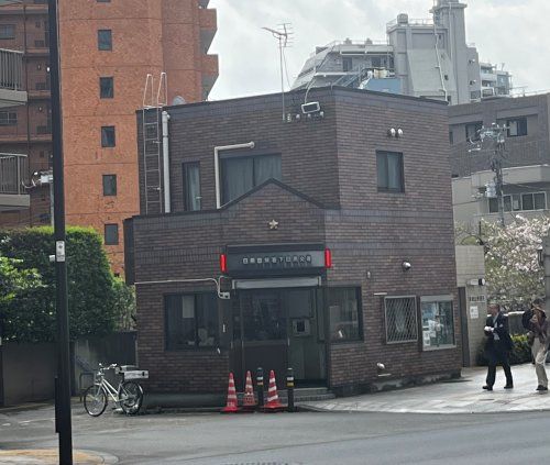 近くの目黒警察署目黒交番まで135m（徒歩2分）