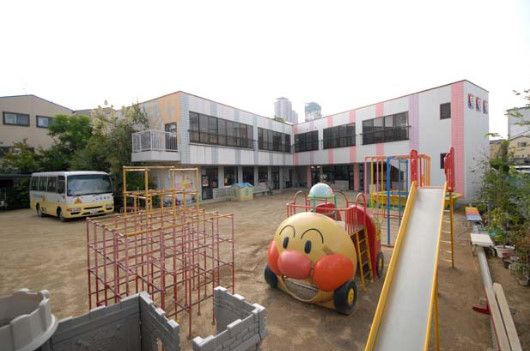 近くの白百合幼稚園まで429m（徒歩6分）