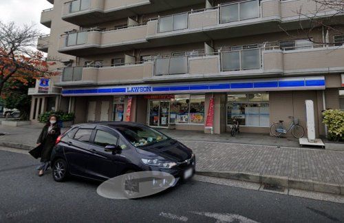 近くのローソン 横須賀日の出町三丁目店まで557m（徒歩7分）