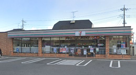 近くのコンビニまで714m（徒歩9分）