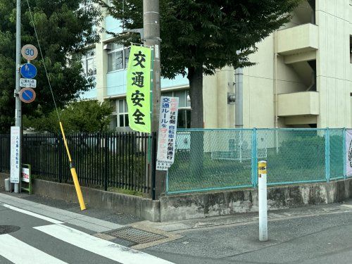 近くの埼玉県立浦和工業高校まで214m（徒歩3分）