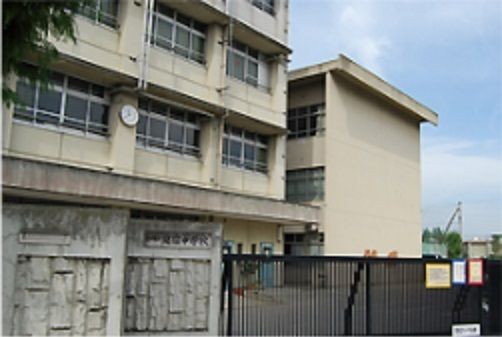 近くの守口市立庭窪中学校まで267m(徒歩4分)