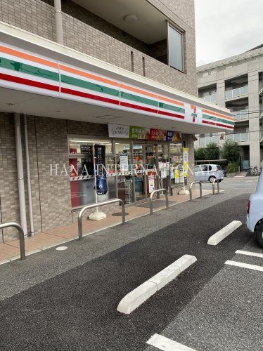 近くのコンビニまで3,466m（徒歩44分）