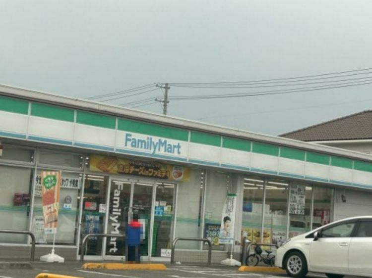 近くのファミリーマート 今治上徳一丁目店まで1,088m(徒歩14分)