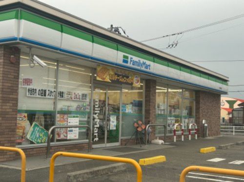 近くのファミリーマート 今治国分店まで1,091m(徒歩14分)