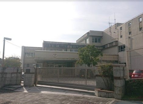 近くの名古屋市立自由ケ丘小学校まで470m(徒歩6分)
