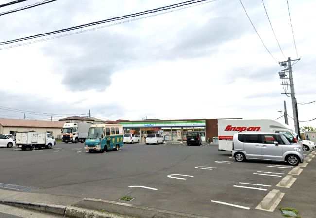 近くのコンビニまで995m（徒歩13分）