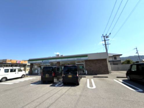 近くのファミリーマート 徳島南田宮店まで412m（徒歩6分）