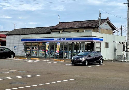 近くのローソン見附学校町店まで632m（徒歩8分）