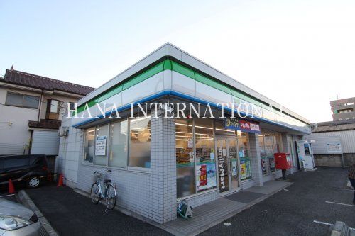 近くのファミリーマートまで1,287m(徒歩17分)