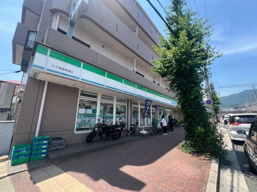 近くのファミリーマート ナダ萬灘南通店まで497m（徒歩7分）
