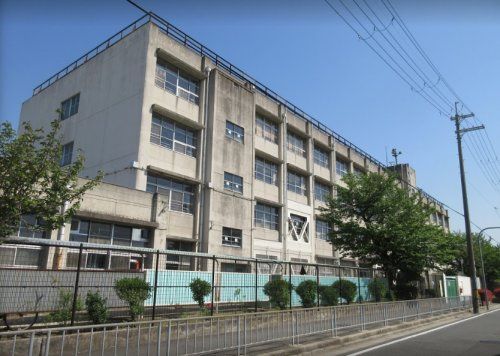 近くの東大阪市立加納小学校まで369m(徒歩5分)