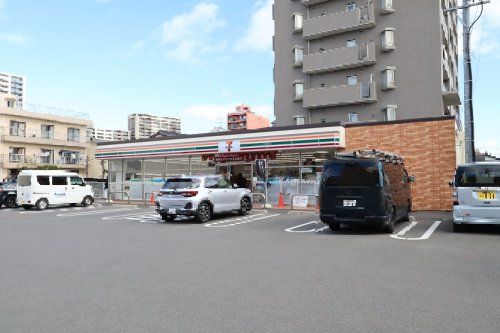 近くのセブンイレブン 一宮本町4丁目店まで18m(徒歩1分)