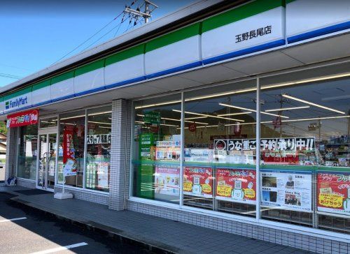 近くのコンビニまで751m（徒歩10分）