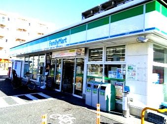 近くのファミリーマート港北新吉田店まで1,555m（徒歩20分）