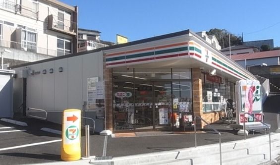 近くのセブンイレブン横浜上永谷2丁目店まで376m（徒歩5分）