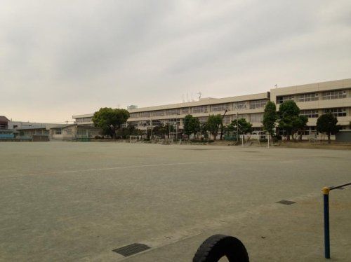 近くのみどり市立笠懸小学校まで927m（徒歩12分）