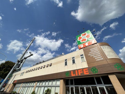 近くのライフ六町駅前店まで327m(徒歩5分)