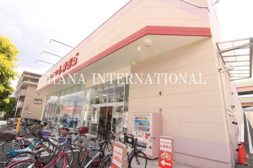 近くのファッションセンターしまむら加平店まで1,399m(徒歩18分)