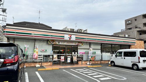 近くのコンビニまで146m（徒歩2分）