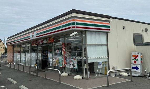 近くのセブンイレブン 伊勢崎高校前店まで610m(徒歩8分)
