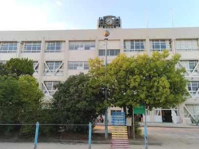 近くの小学校まで512m（徒歩7分）