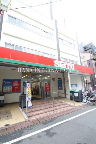 近くの西友平井店まで400m（徒歩5分）