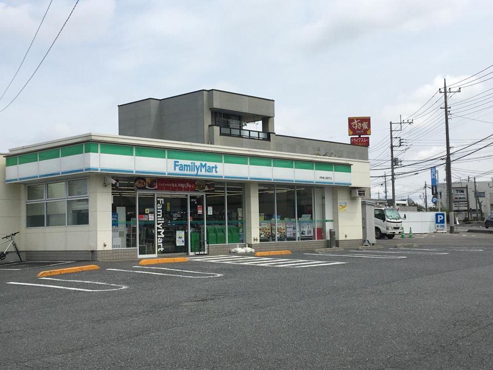 近くのファミリーマート 伊勢崎上諏訪町店まで1,154m(徒歩15分)