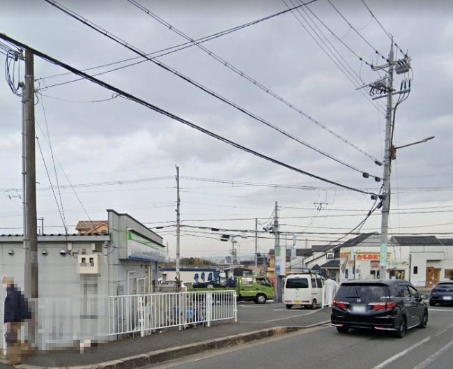 近くのファミリーマート 交野星田店まで306m(徒歩4分)