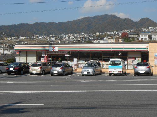 近くのコンビニまで1,202m（徒歩16分）